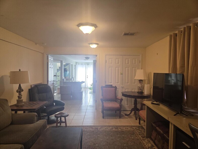 Building Photo - 4422 Walmsley Ave