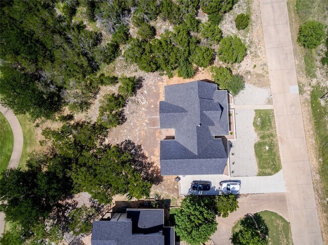 Building Photo - 405 Oak Tree Dr