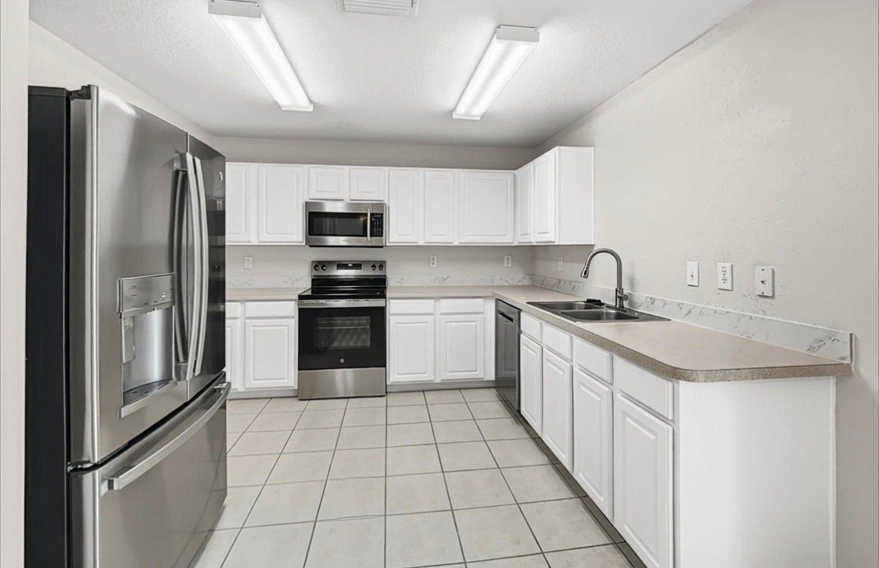 Building Photo - 13933 Jacobson Dr