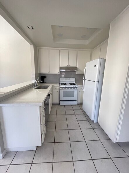 Building Photo - 27646 Nugget Dr