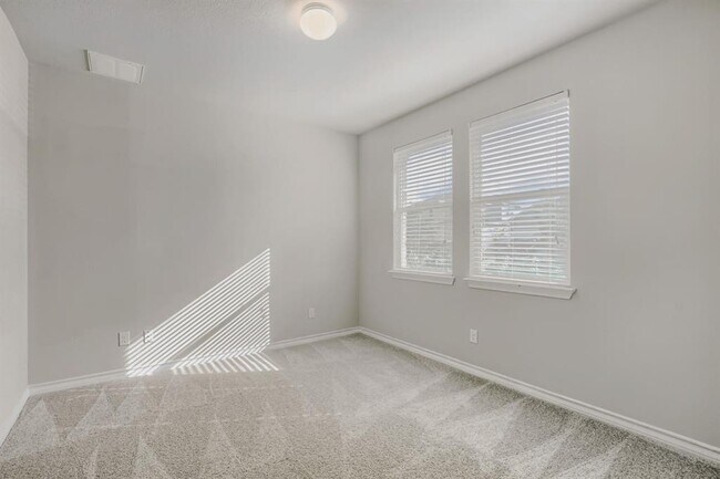Building Photo - 173 Flexus Ln