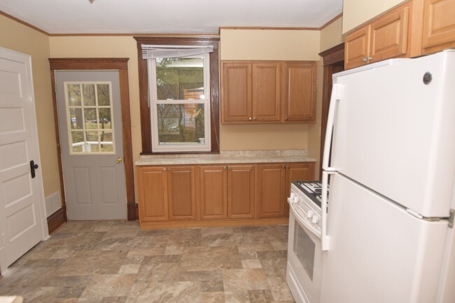 Building Photo - 4 bedroom / 1.5 bath home for rent in Valp...