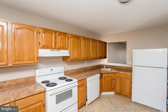 Building Photo - 10014 Beacon Hill Dr