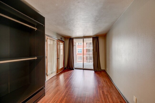 Building Photo - 1BR/1BA Comfortable Condo in Montclair Nei...