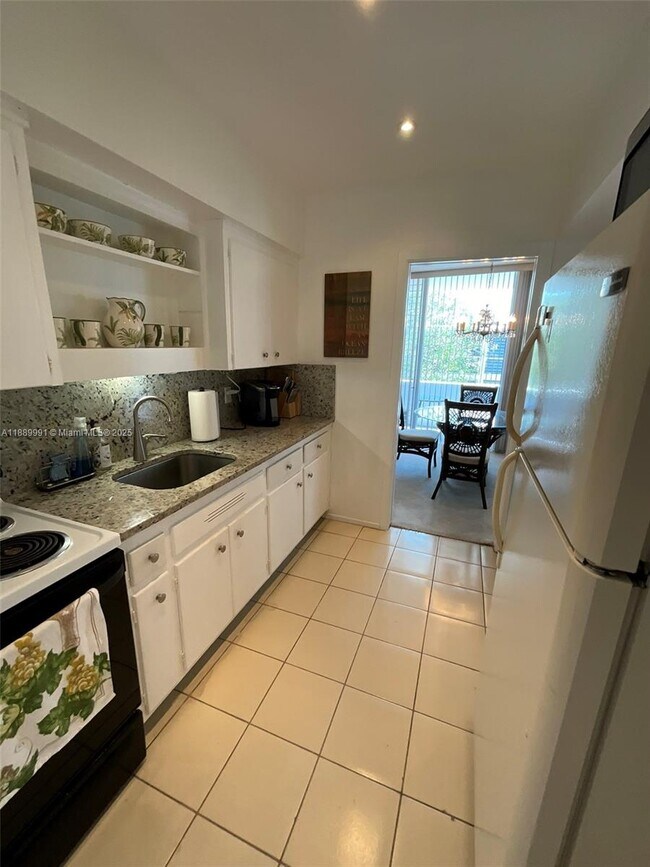 Building Photo - 10210 Collins Ave