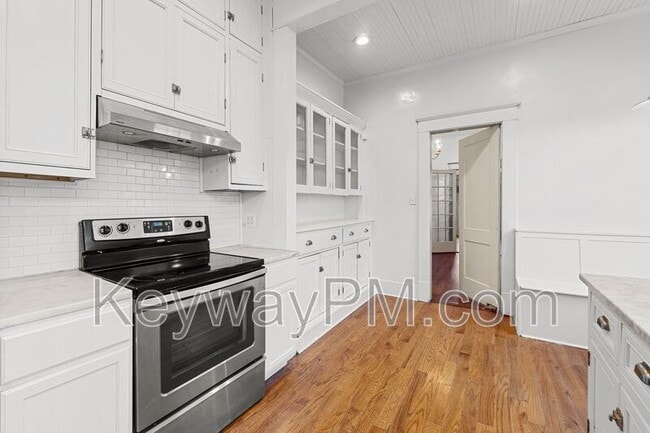 Building Photo - 108 4th St