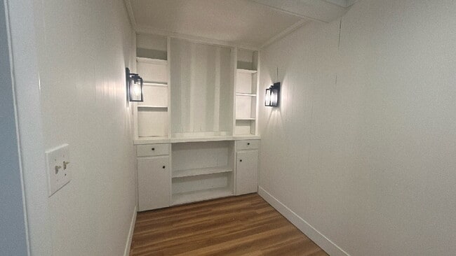 Building Photo - Bend: $2289 Charming 3 Bed 2 Bath Bungalow...