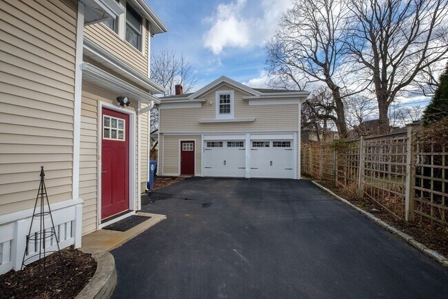 Building Photo - 6 Lowell Ave