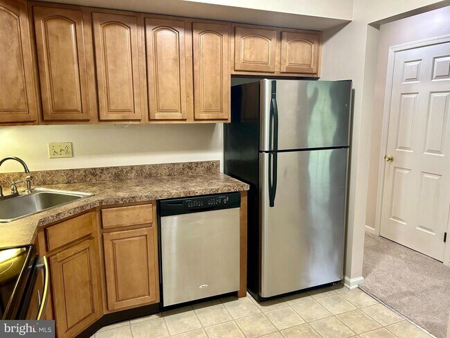 Building Photo - 1905 N Glen Dr