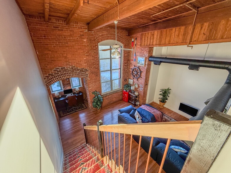 Building Photo - 494 Woonasquatucket Ave