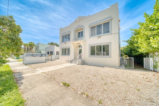 Building Photo - 2352 SW 5th St