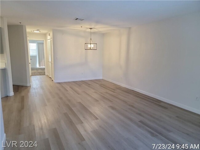 Building Photo - FANTASTIC GREEN VALLEY 2ND FLOOR UNIT IN G...