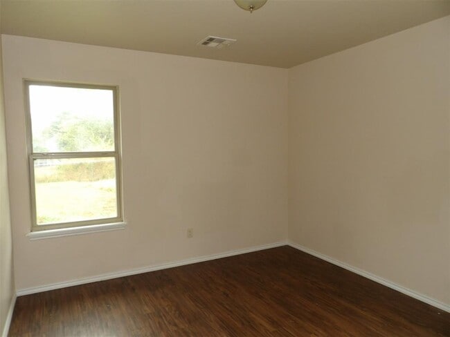 Building Photo - 804 N Evans Ave