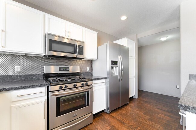 Building Photo - Remodeled 2-Bed, 2-Bath Second-Floor Unit ...