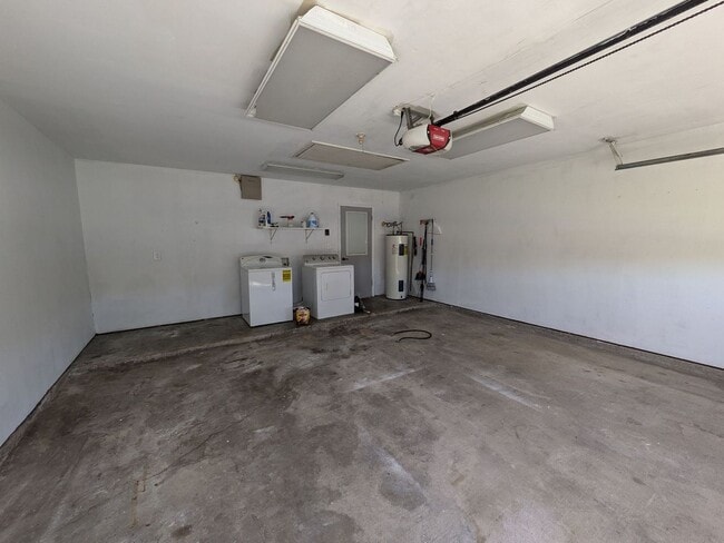 Building Photo - 3570 Briar Creek Dr