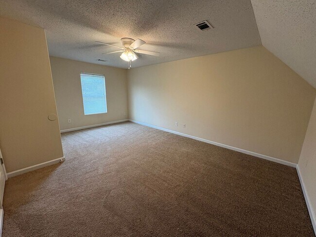 Building Photo - 137 Bridgewater Cir
