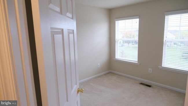 Building Photo - 314 East Wainscot Drive