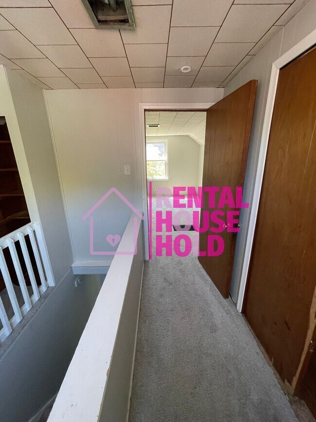 Building Photo - ~3 BEDROOM | 1 BATH | FREE PRE SCREEN