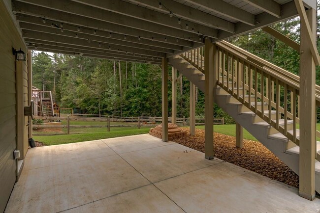 Building Photo - 307 Fieldstone Ln