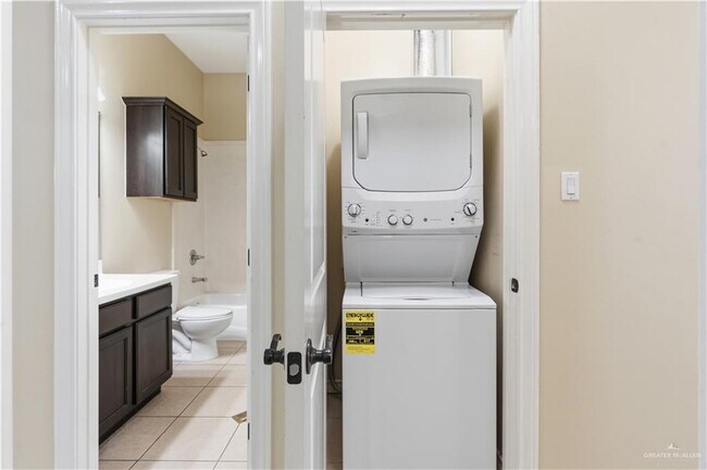 Building Photo - 15 Wellington Ave