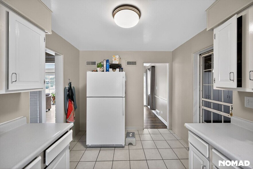 Building Photo - 6707 E 6th Ave