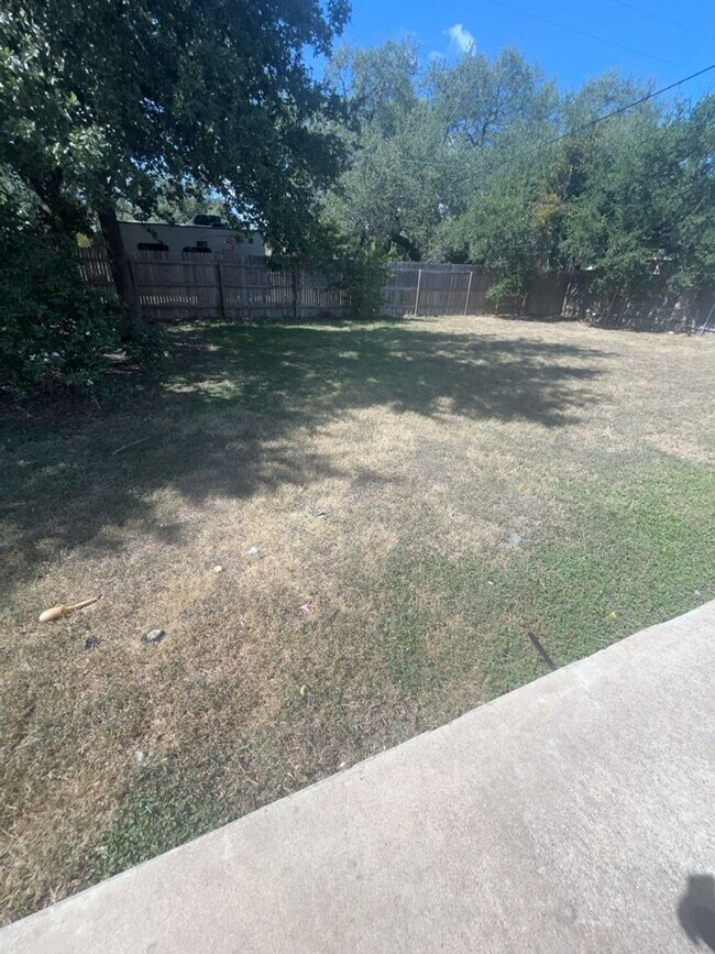 Building Photo - AVAILABLE NOW!