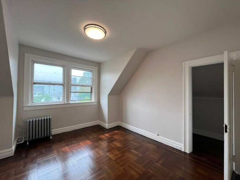 Building Photo - 735 Avenue C