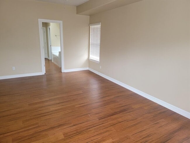 Building Photo - 10501 Hill Country Skyline