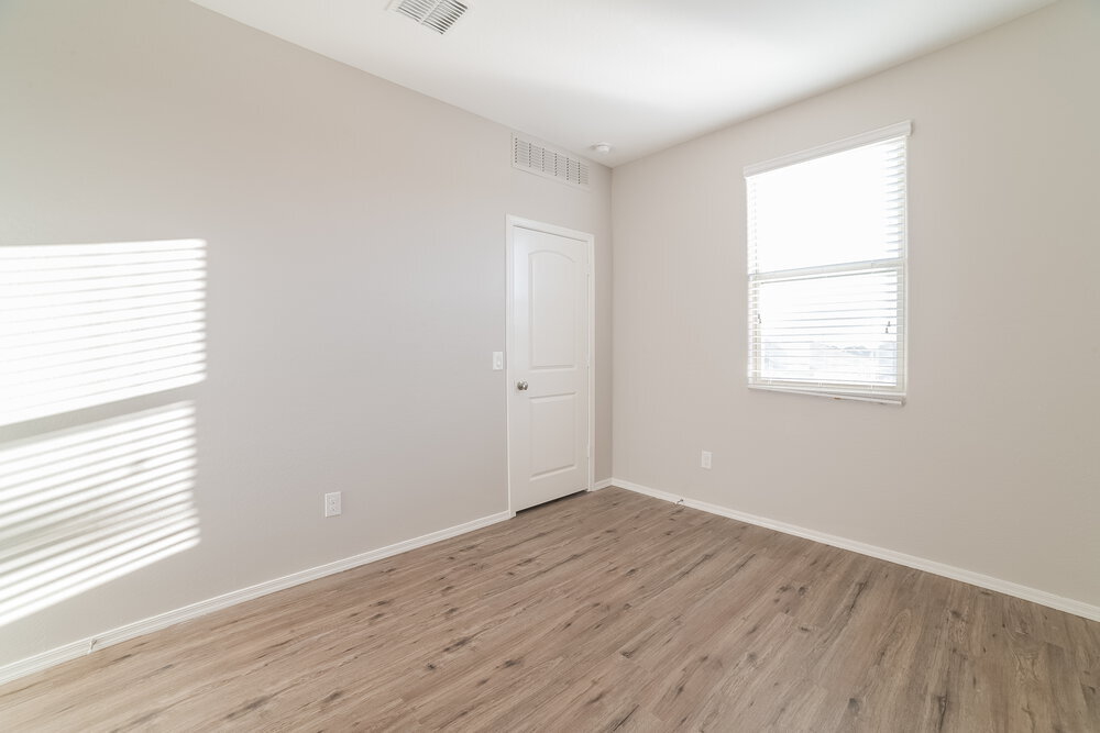 Building Photo - 30242 W Earll Dr