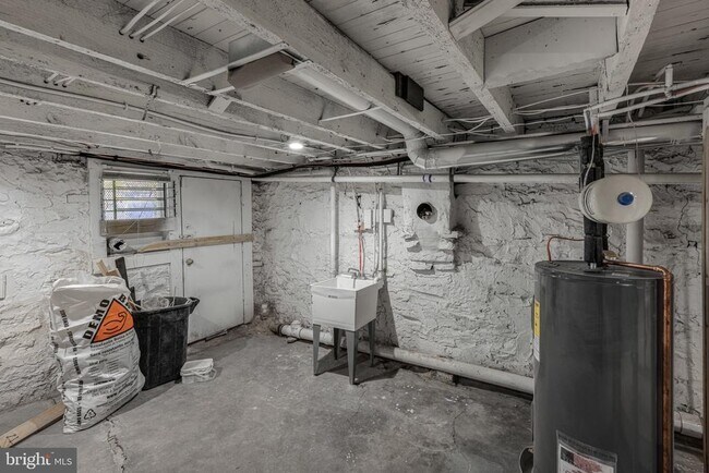 Building Photo - 325 W Lorraine Ave
