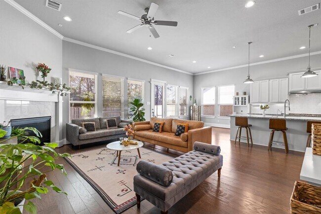 Building Photo - 2311 Pale Star Dr