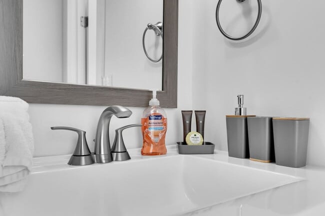 Building Photo - 7061 Coolidge St