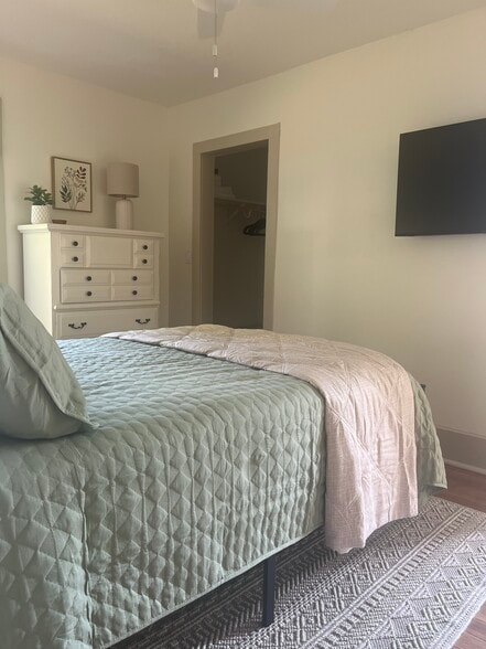 Building Photo - 406 W Front St