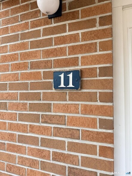 Building Photo - 5 Grandview Dr