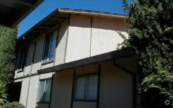 Building Photo - Oak Creek Gardens