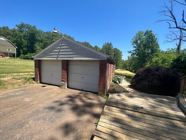 Building Photo - Quakertown Cape in Private Setting