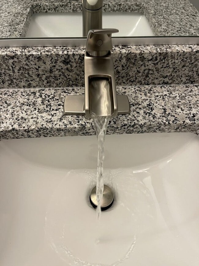 Building Photo - Cozy 2B/2Bath Condo in Chesapeake