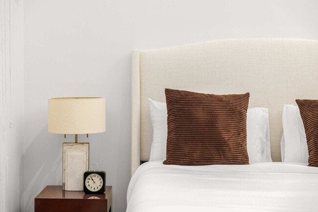 Building Photo - 3 E 9th St