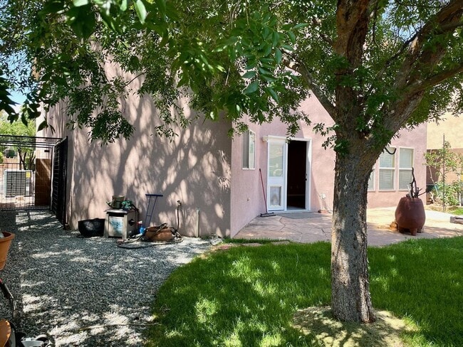 Building Photo - 12408 Mangas Trail NE