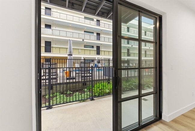 Building Photo - 4315 S Congress Ave