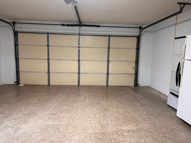 Building Photo - 3BD/2BA