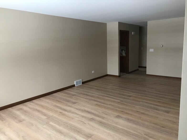 Living Room - 654 Eletson Dr