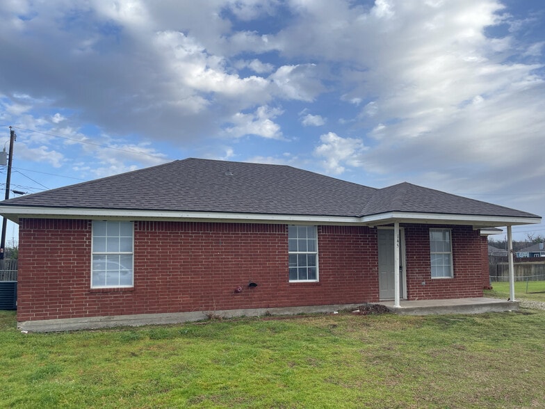 Building Photo - 145 Spring Water Ln