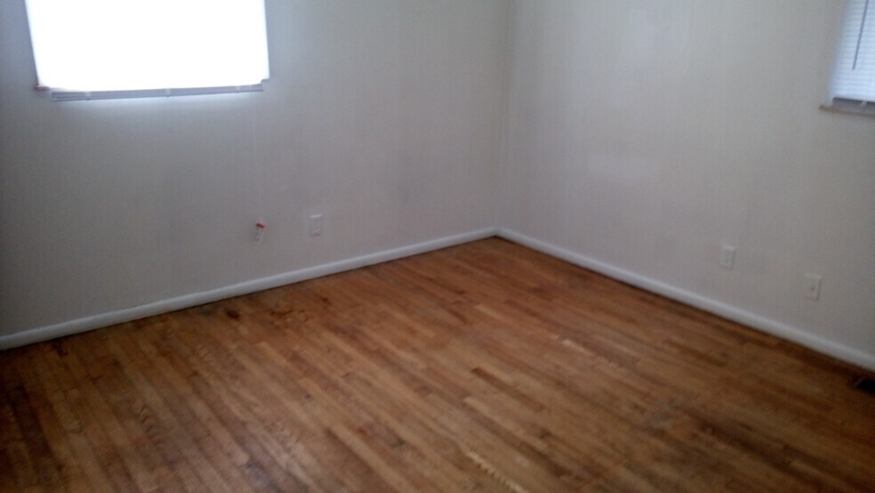 Building Photo - 5402 W 32nd St