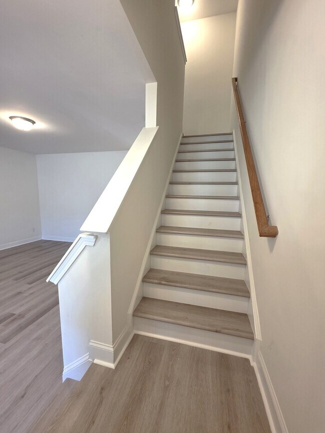 Building Photo - Great 3 bed Townhouse with 1 car garage!