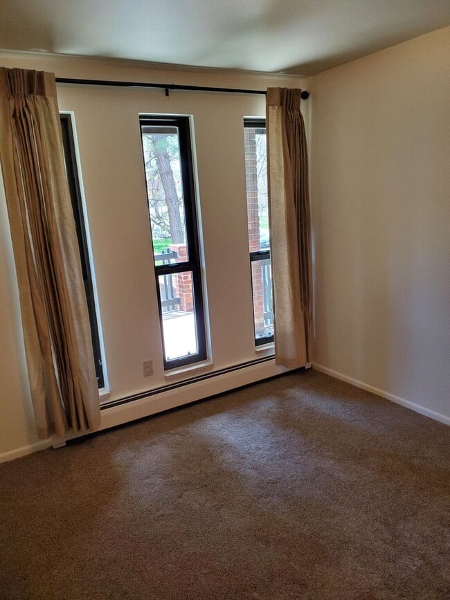 Building Photo - One Bedroom Apartment Available for Rent Near Old Town Longmont
