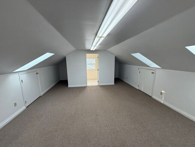 Building Photo - 595 18th St NE