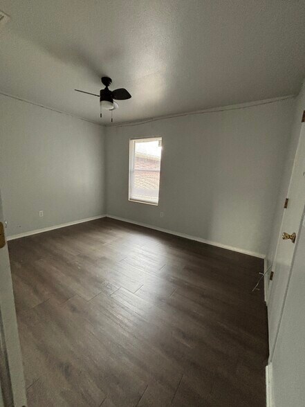 Building Photo - 2839 Adrian Ave