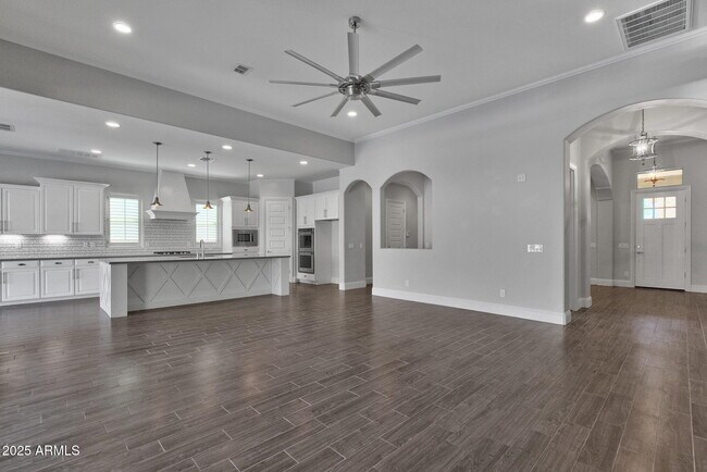 Building Photo - 26093 N 96th Ave