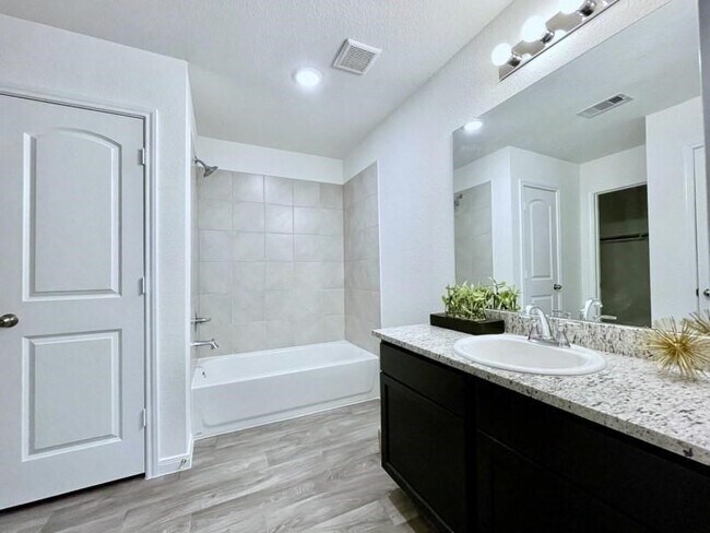 Building Photo - 13010 Sorrento Bay Dr